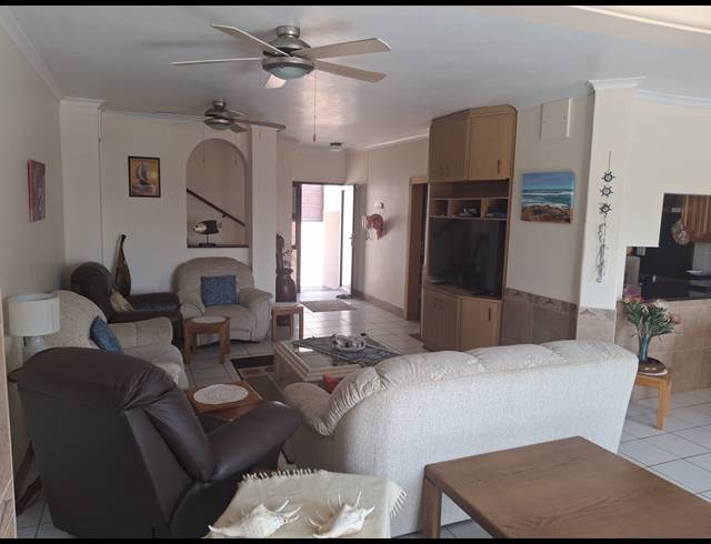 3 BEDROOM DUPLEX FOR SALE IN UVONGO BEACH